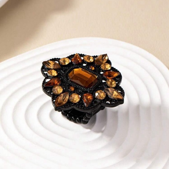 Topaz Rhinestone Vintage Style Ring - Picture 3 of 4